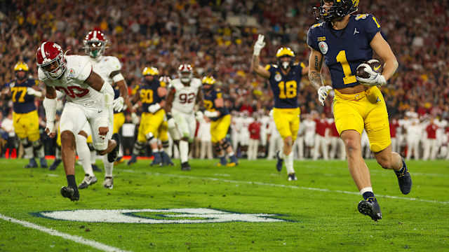 Blake Corum scores touchdown in Rose Bowl
